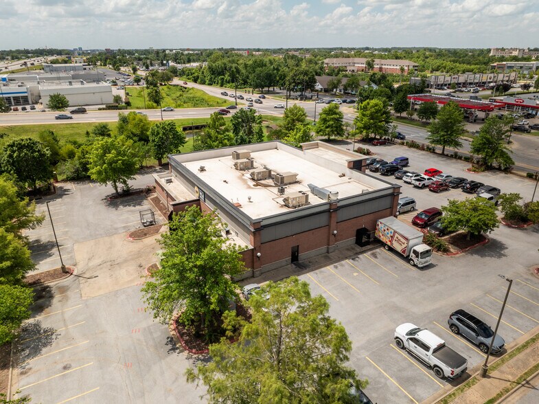 More Photos Of 2707 SE Moberly Ln, Bentonville Restaurant For Sale