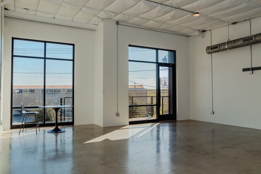 More Photos Of 4707 Algiers St, Dallas Office For Sale