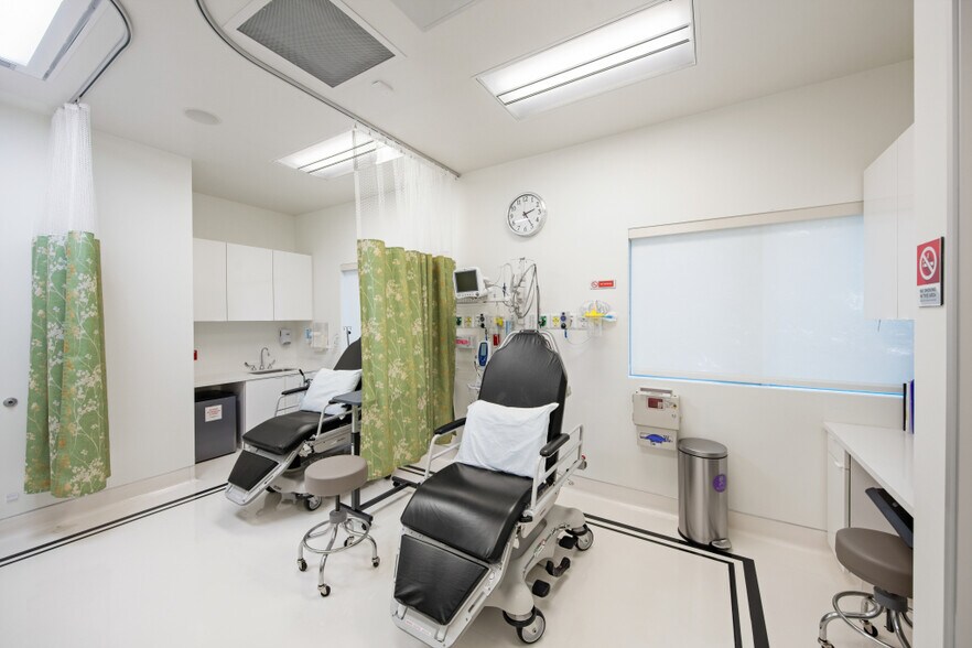 More Photos Of 11199 Sorrento Valley Rd, San Diego Office For Sale