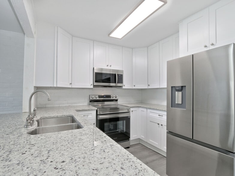 More Photos Of 100 Edgewater Dr, Livingston Apartments For Sale