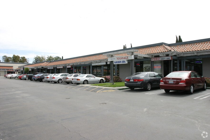 More Photos Of 23322-24400 Muirlands Blvd, Lake Forest Unknown For Lease