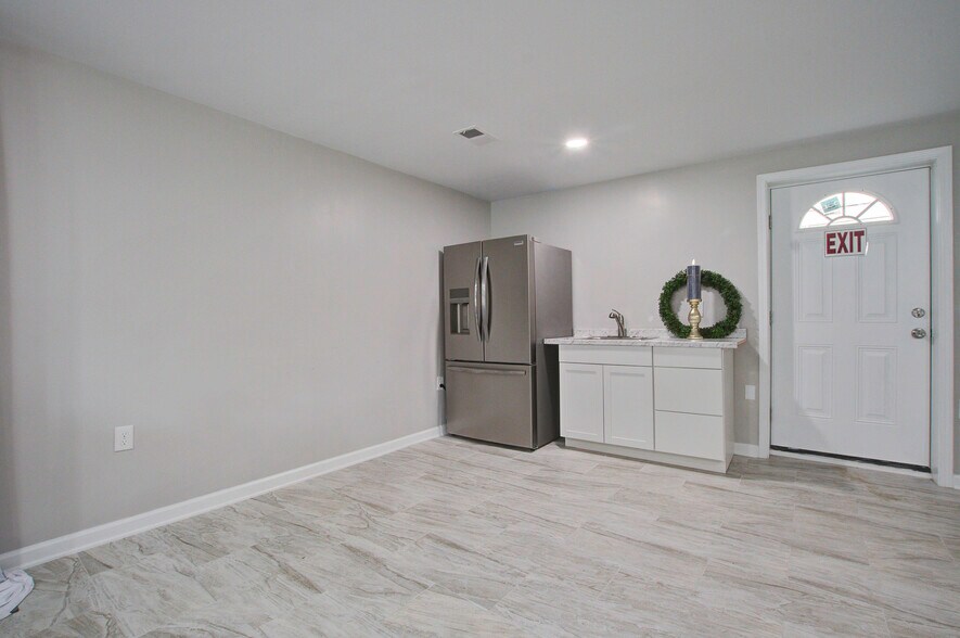 More Photos Of 500 N Pine St, Summerville Medical For Sale