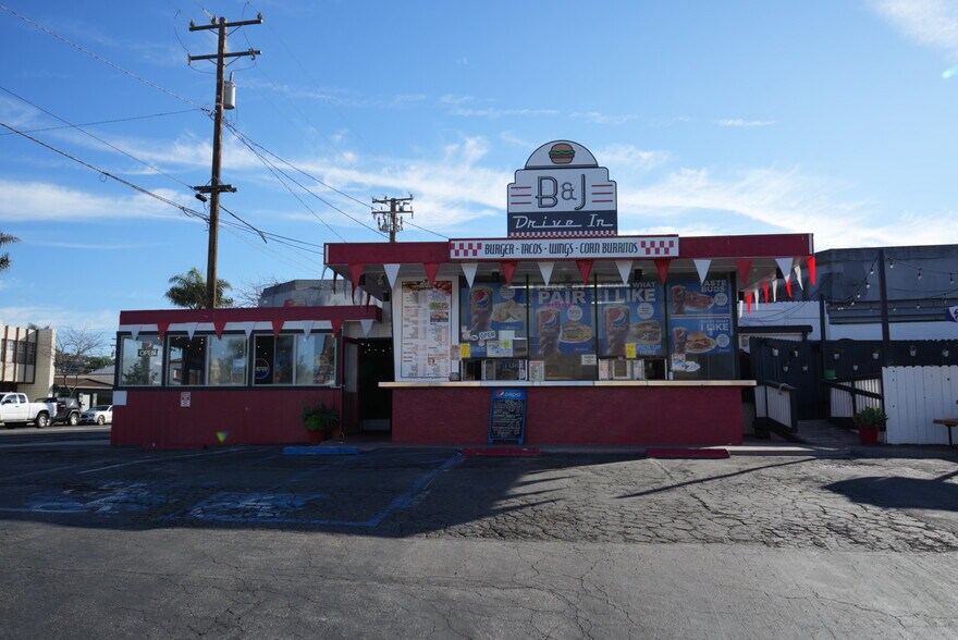 Primary Photo Of 1876 E Main St, Ventura Freestanding For Sale