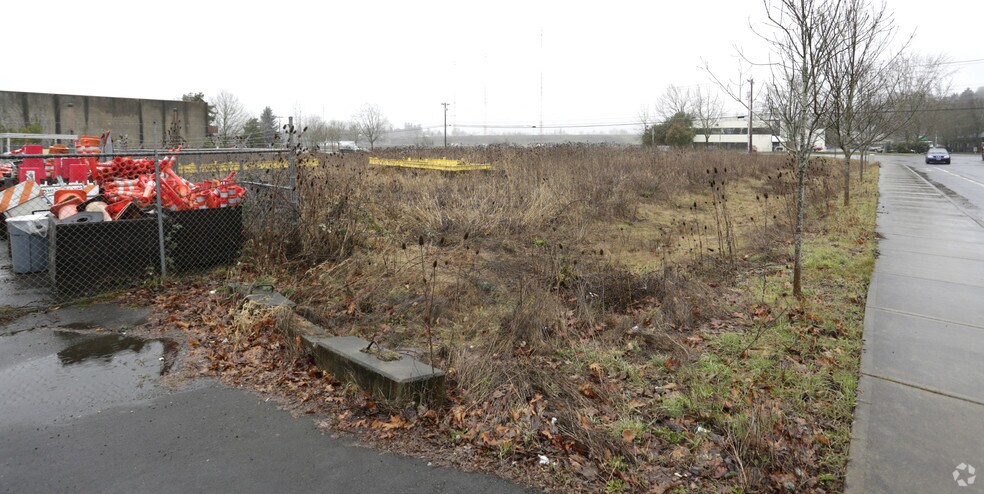 More Photos Of Lawnfield & 98th, Clackamas Land For Lease