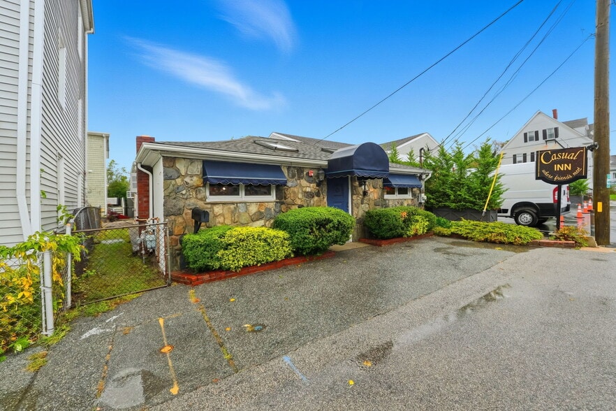 More Photos Of 170 Franklin St, Bristol Restaurant For Sale