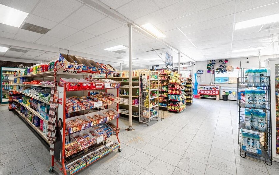 More Photos Of 2301 E Lewis Ave, Fresno Convenience Store For Sale