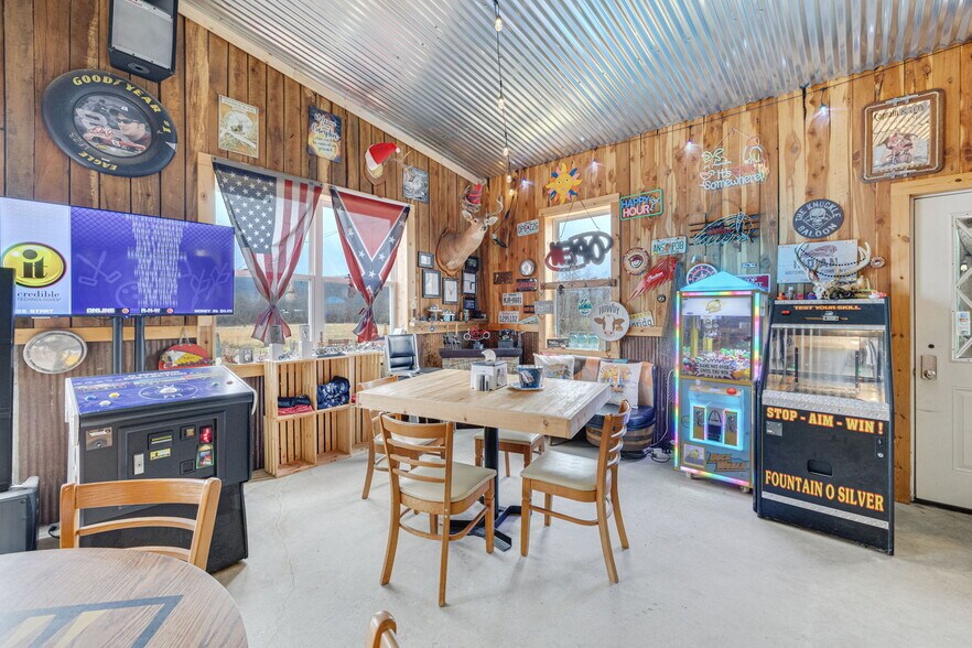 More Photos Of 714 N Saint Mary St, Pilot Knob Freestanding For Sale