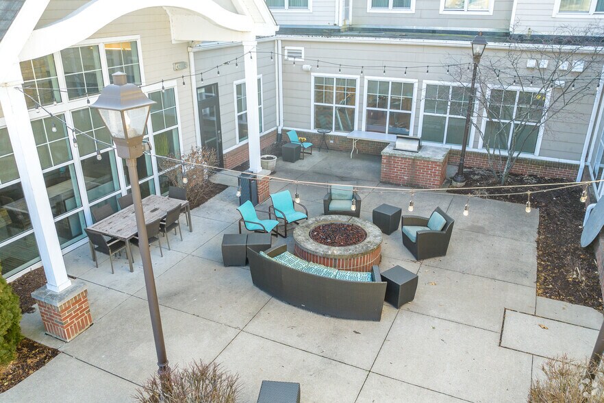 More Photos Of 4600 53rd St, Moline Hotel For Sale