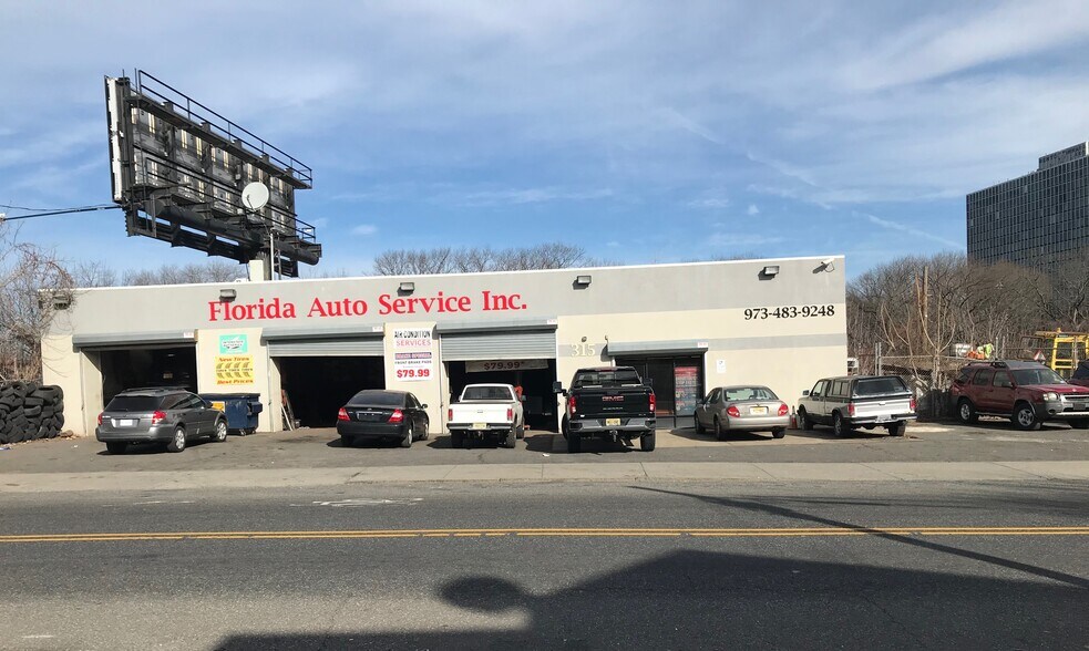 Primary Photo Of 315-323 Orange St, Newark Auto Repair For Sale