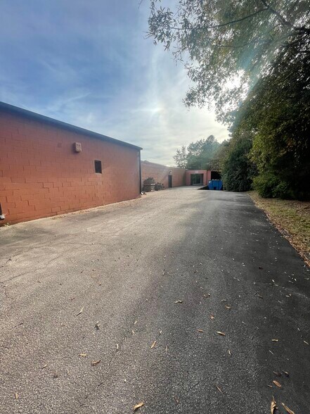 More Photos Of 192 Manor Ave SW, Concord Manufacturing For Lease