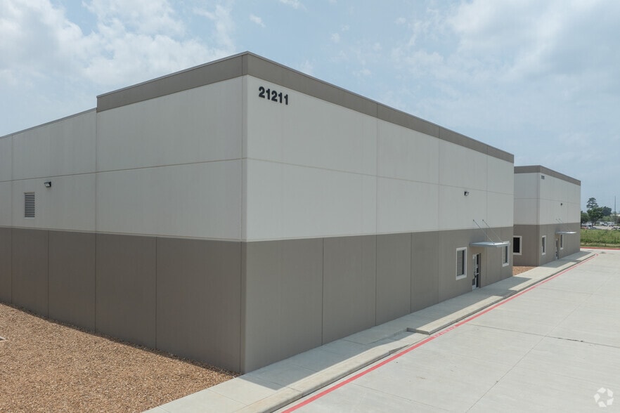More Photos Of 21211 Clay Rd, Katy Warehouse For Lease