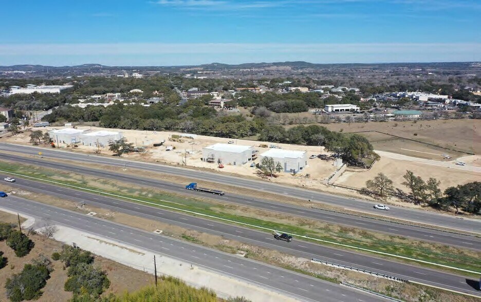 More Photos Of NEC IH-10, Boerne Storefront For Sale
