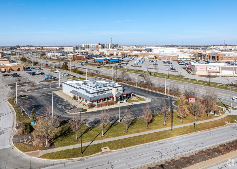 More Photos Of 1700 Village West Pky, Kansas City Restaurant For Lease