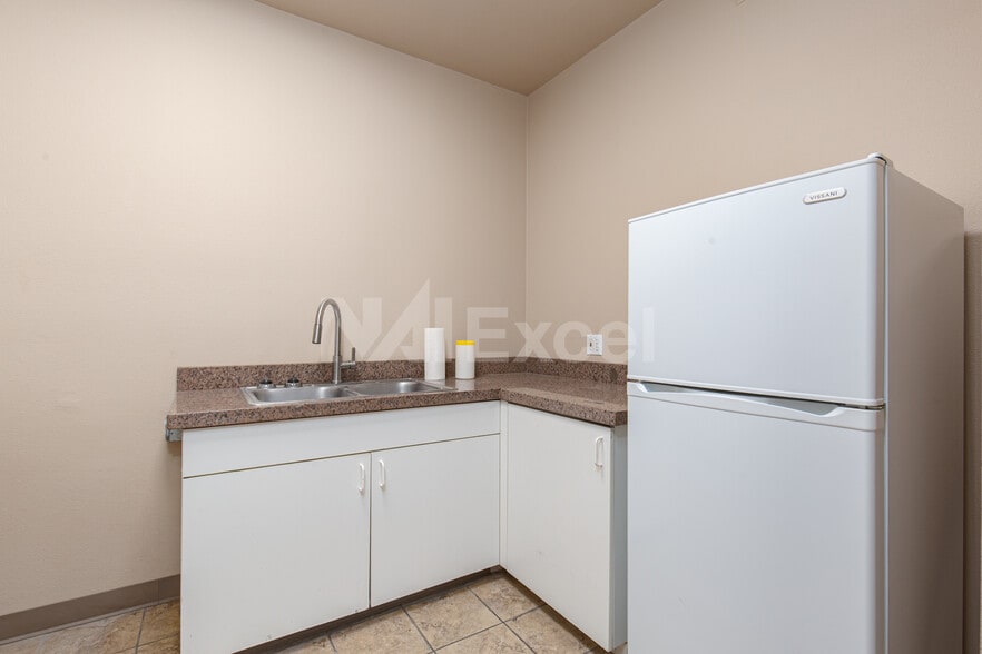 More Photos Of 3510 Cavaretta Ct, Las Vegas Warehouse For Lease