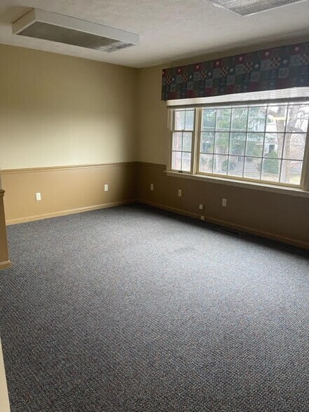 More Photos Of 1060-1066 Summit Dr, Middletown Medical For Sale