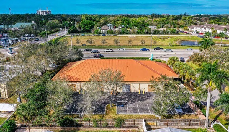 More Photos Of 1115 Airport Pulling Rd, Naples Freestanding For Lease