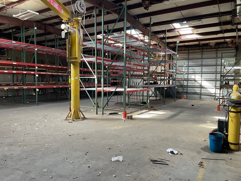 More Photos Of 109 N Richey St, Pasadena Warehouse For Lease