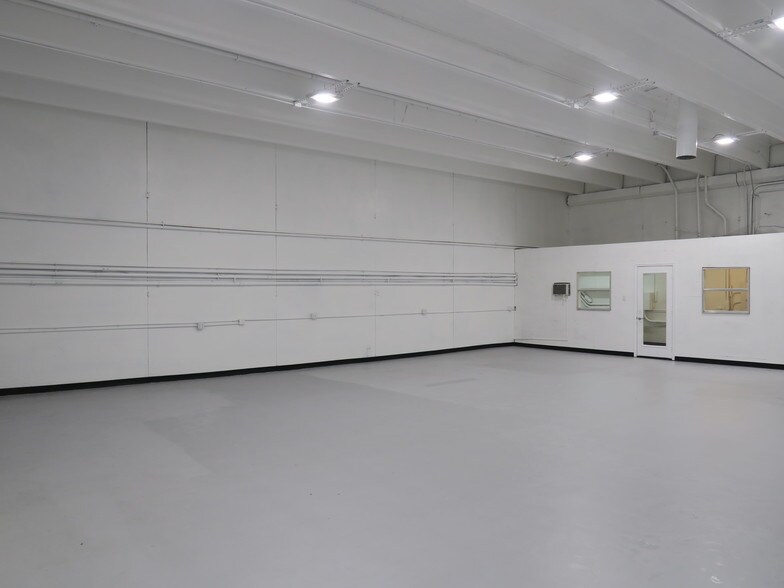 More Photos Of 5930 Star Ln, Houston General Retail For Lease