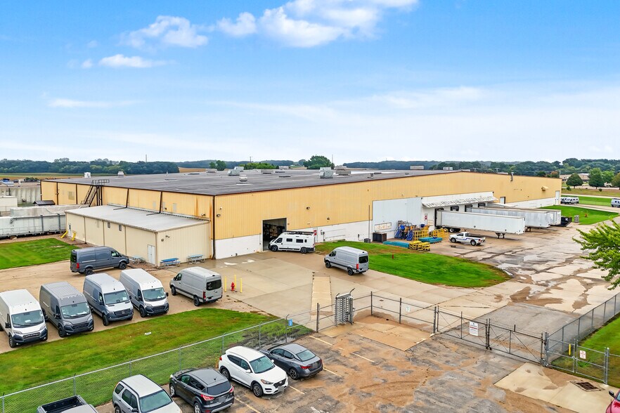 More Photos Of 808 Lake St, Lake Mills Industrial For Sale