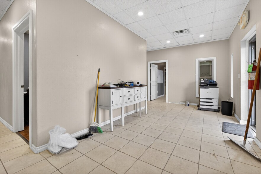 More Photos Of 1835 Industrial Blvd, Norman Warehouse For Sale