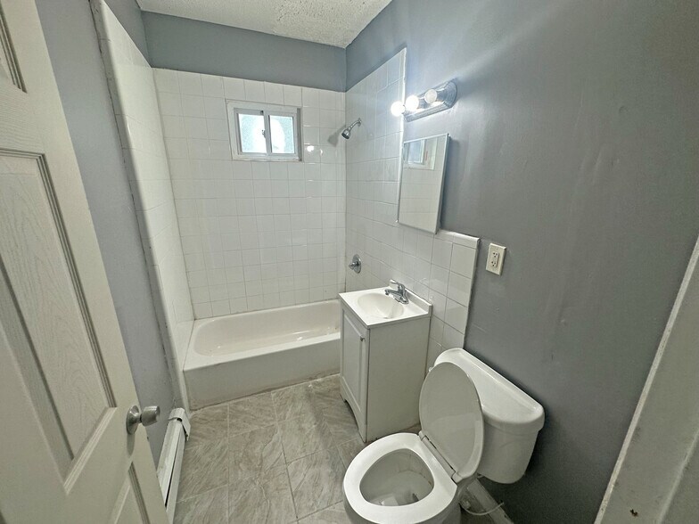 More Photos Of 256-258 Mather St, Hartford Apartments For Sale