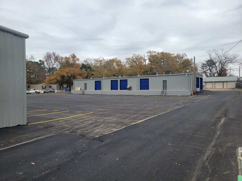 More Photos Of 517 Delia Dr, Longview Warehouse For Lease