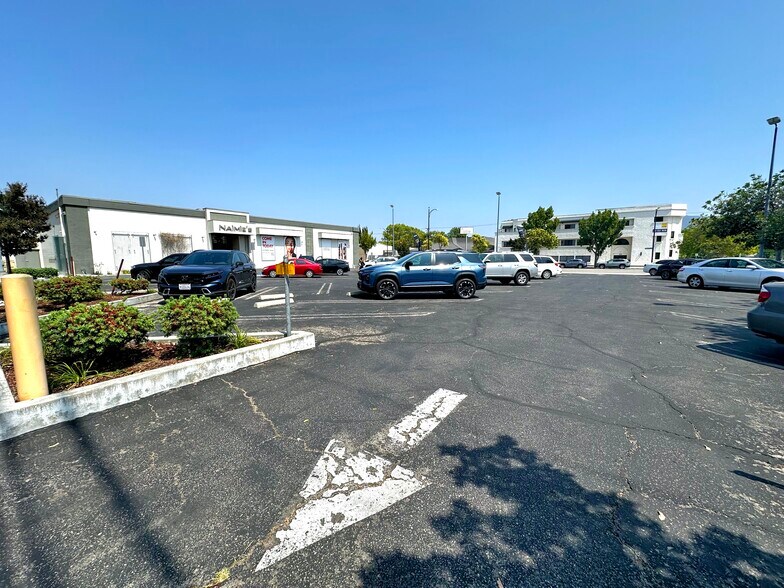 More Photos Of 2721 W Magnolia Blvd, Burbank Office For Lease