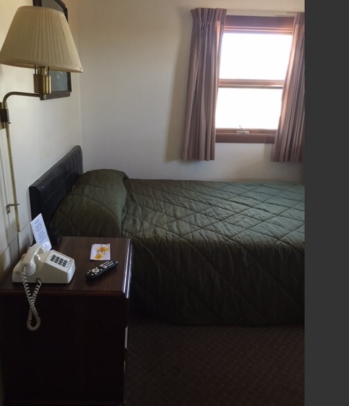 More Photos Of 100 Silver St, Hurley Hotel For Sale