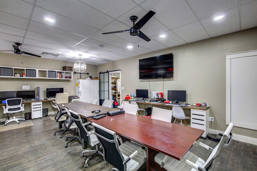 More Photos Of 400 Gilmer St, Sulphur Springs Storefront For Lease