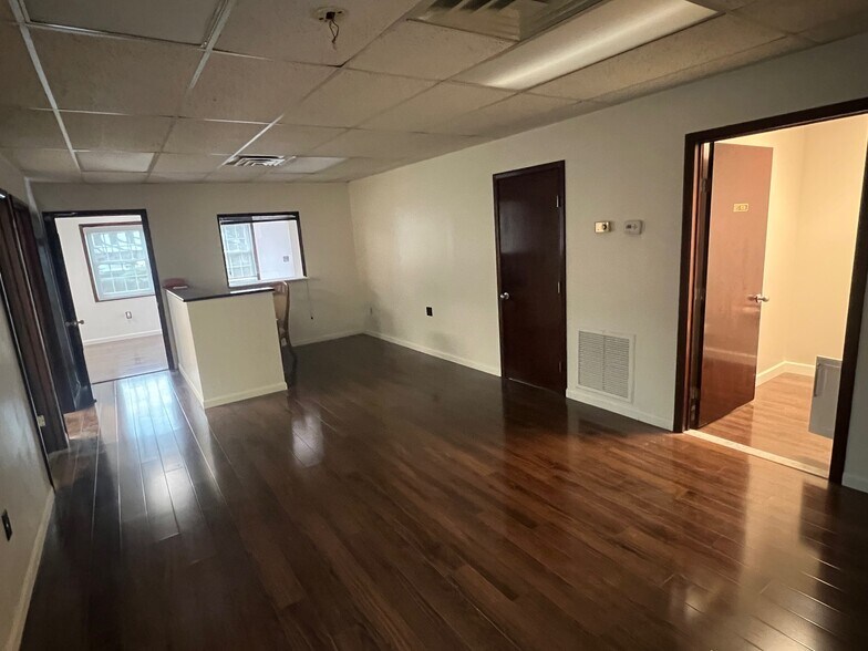 More Photos Of 904 Pompton Ave, Cedar Grove Medical For Lease