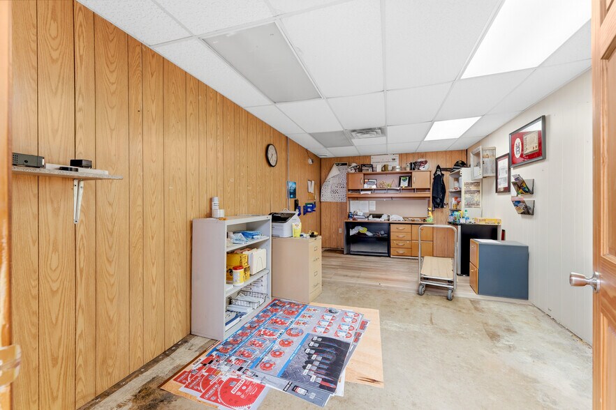 More Photos Of 534 Virginia Ave, Fairmont Freestanding For Sale