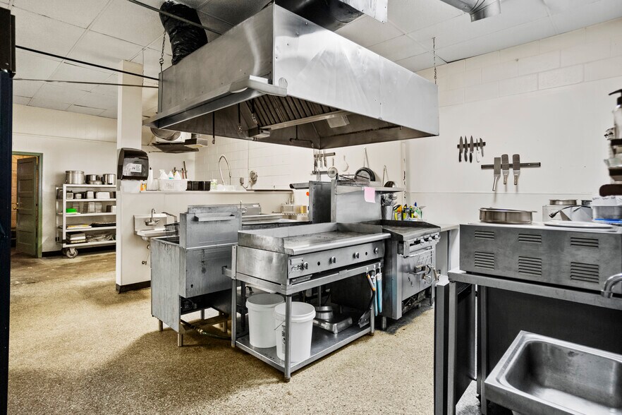 More Photos Of 20737 Central Ave, Blountstown Restaurant For Sale