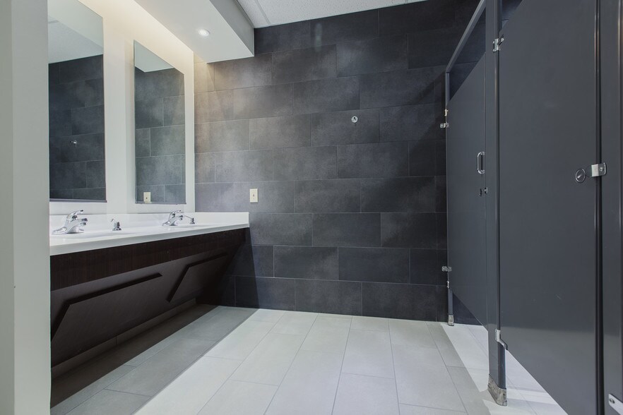 More Photos Of 2155 Chenault Dr, Carrollton Unknown For Lease