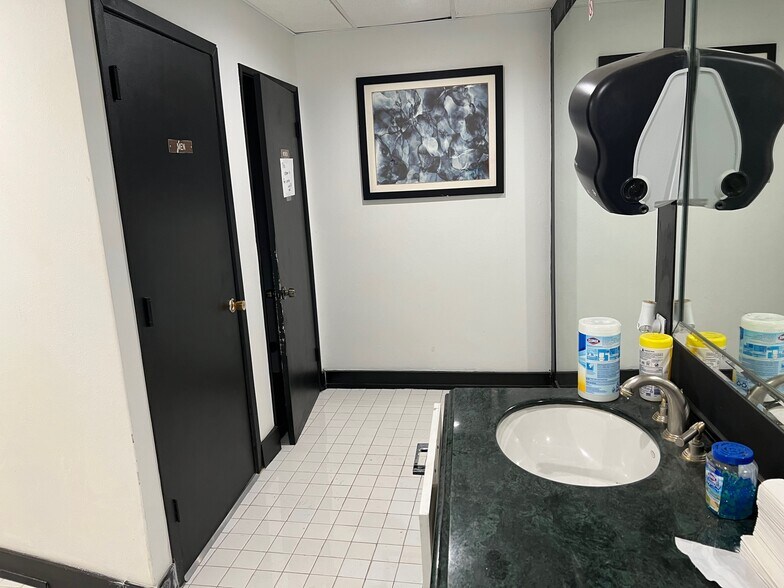 More Photos Of 9121 Woodman Ave, Arleta Storefront Retail Office For Sale