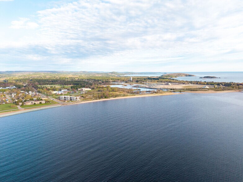 More Photos Of 2401 Lakeshore Blvd, Marquette Apartments For Sale