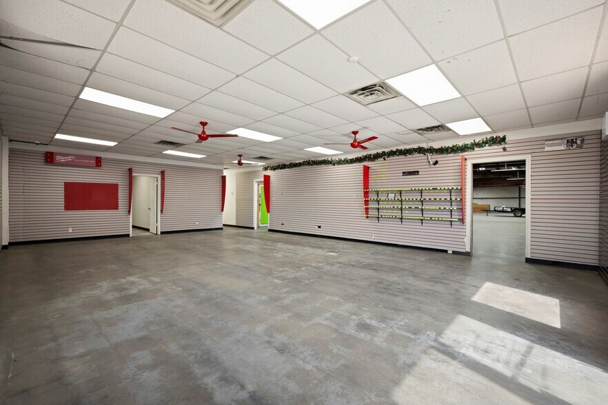 More Photos Of 650 E Highway 67, Duncanville Light Distribution For Sale