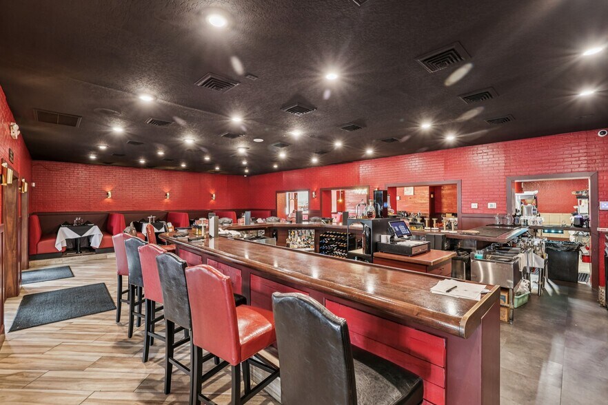 More Photos Of 801 W Montrose St, Clermont Restaurant For Sale