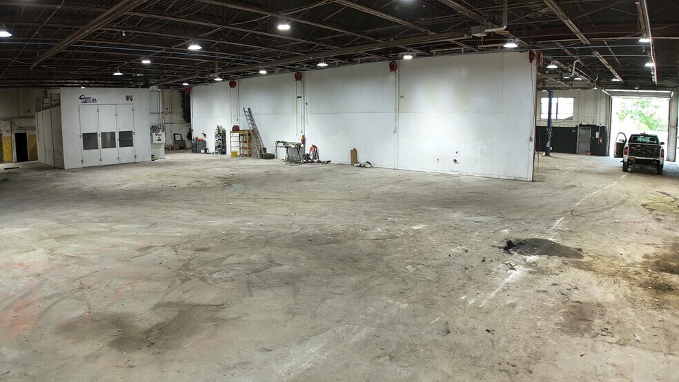 More Photos Of 14410 Meyers Rd, Detroit Industrial For Sale