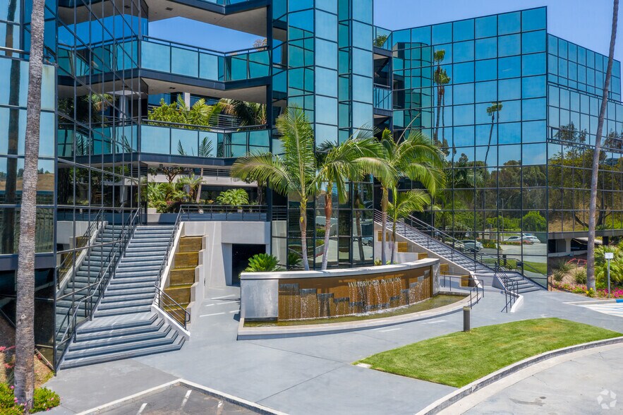 More Photos Of 10525 Vista Sorrento Pky, San Diego Office For Lease