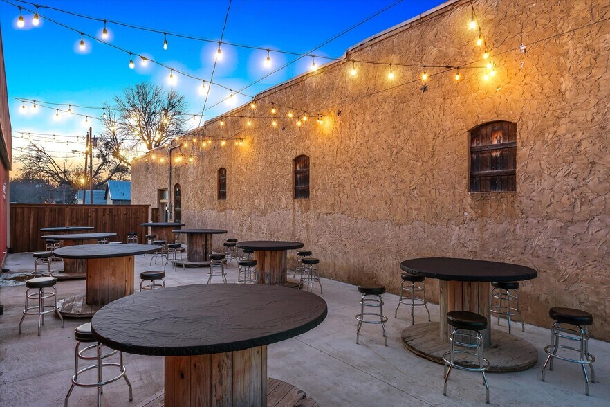 More Photos Of 109 N Houston St, Edgewood Restaurant For Sale