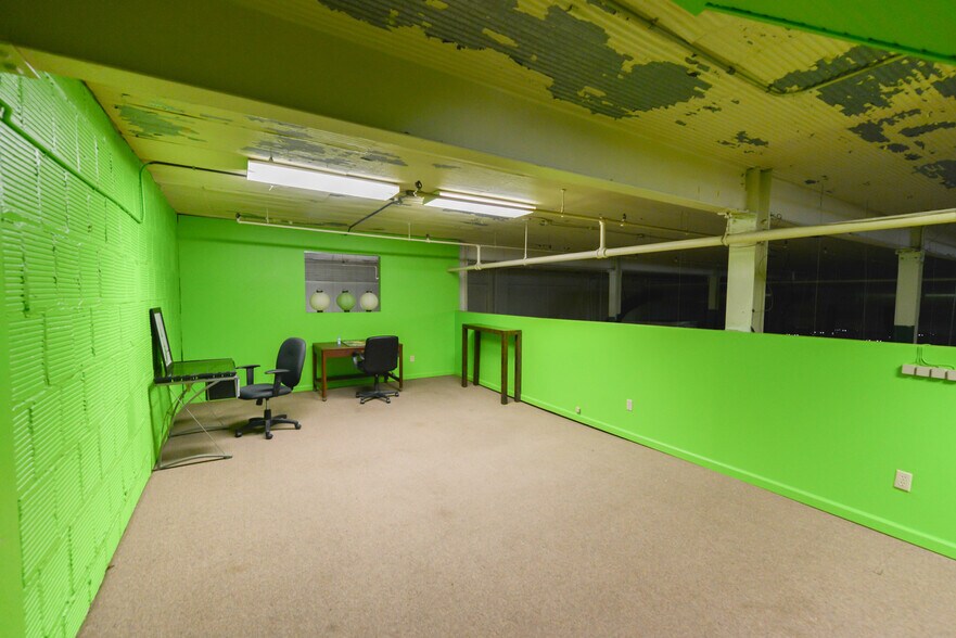 More Photos Of 2734 Lasalle St, Saint Louis Showroom For Sale