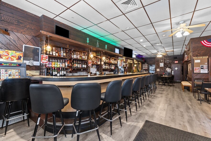 More Photos Of 344 Bowen St, Oshkosh Restaurant For Sale