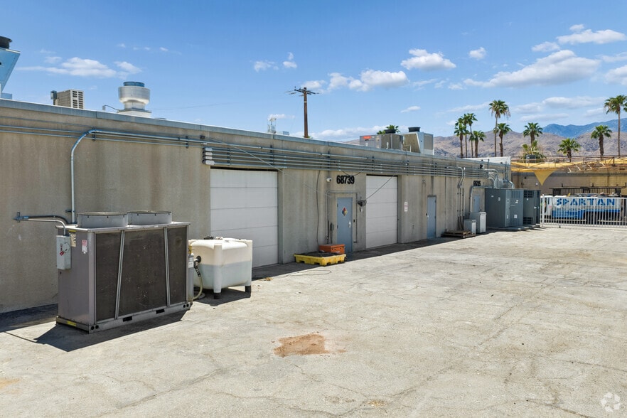 More Photos Of 68739 Summit Dr, Cathedral City Service For Sale
