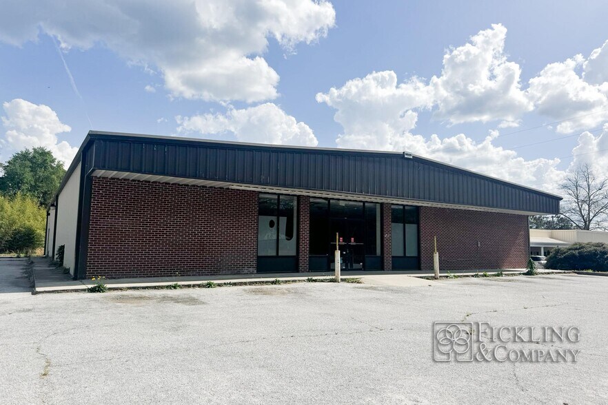 Primary Photo Of 175 Milledgeville Hwy, Gordon Freestanding For Sale