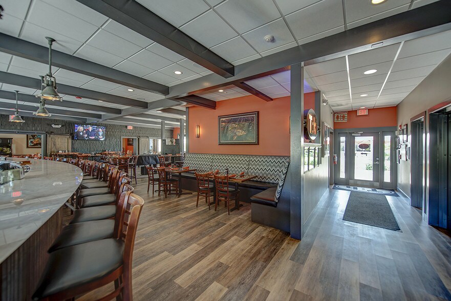 More Photos Of 514 NW Dixie Hwy, Stuart Restaurant For Sale