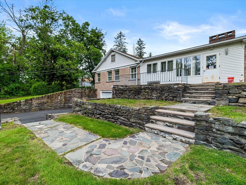 More Photos Of 1830 Route 209, Brodheadsville Office For Sale