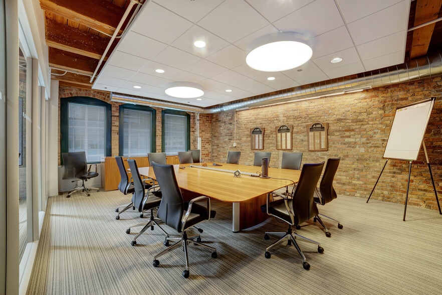 More Photos Of 560-566 W Lake St, Chicago Loft Creative Space For Lease