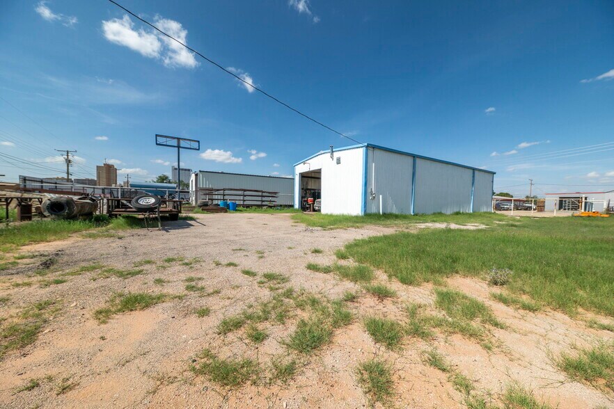 More Photos Of 708 S Colorado St, Midland Industrial For Sale