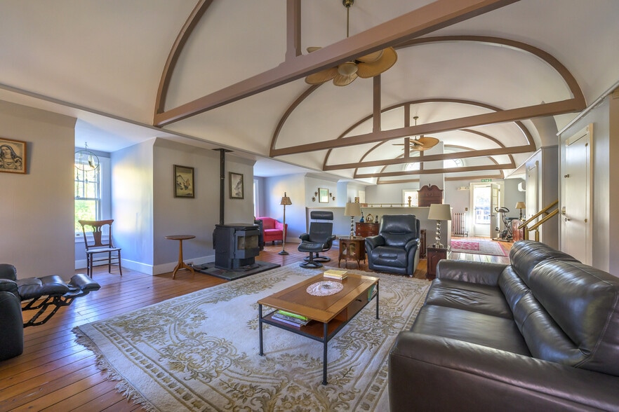 More Photos Of 518 Main St, Great Barrington Hospitality For Sale