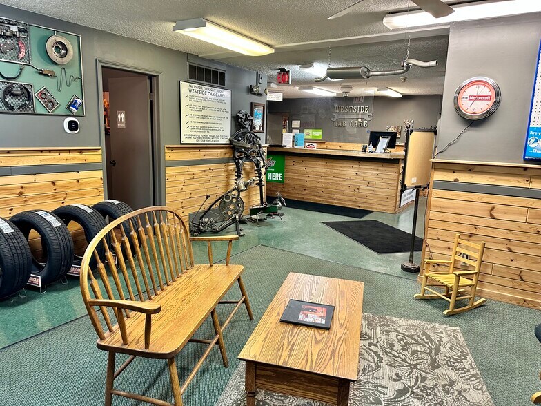 More Photos Of 409 Lentz Ct, Lansing Auto Repair For Sale